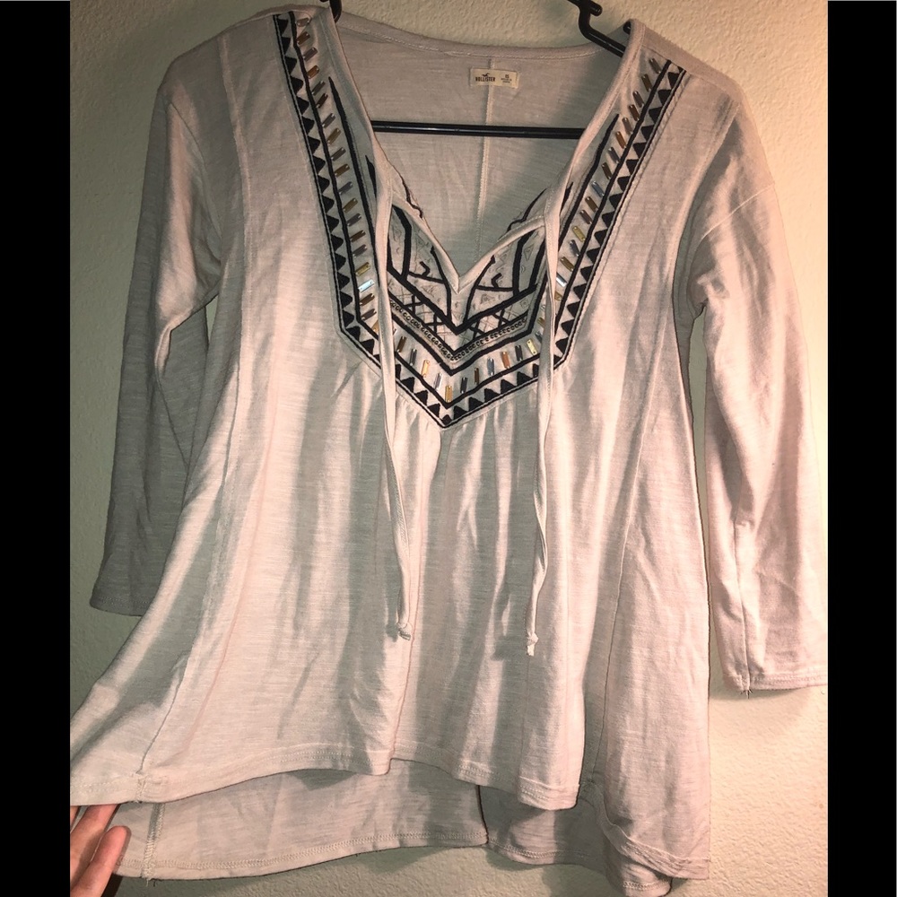 Cute hollister tee, worn once brand new!!